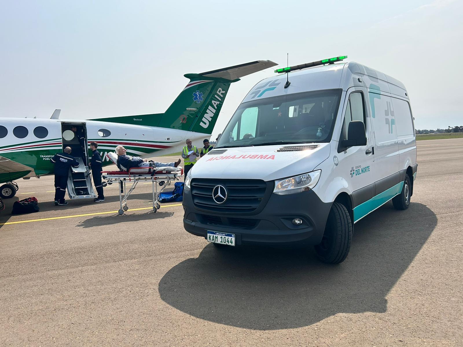 Ambulancia EM33 en pista lista para la atención de emergencias